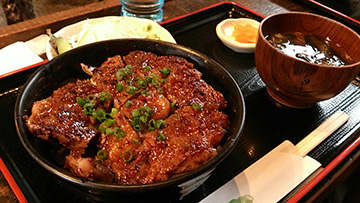 サイクリングのお供、高半のステーキ丼