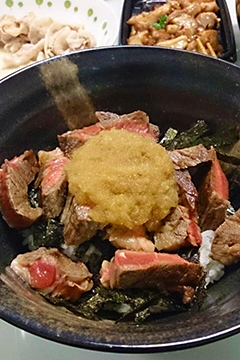 千歳亭謹製のステーキ丼