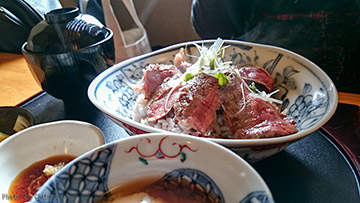 いろり家のステーキ丼'%></img><br></br><%=image 3,'いろり家の鮑丼