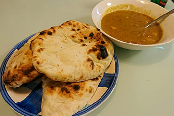 手作りバターチキンカレーとナン